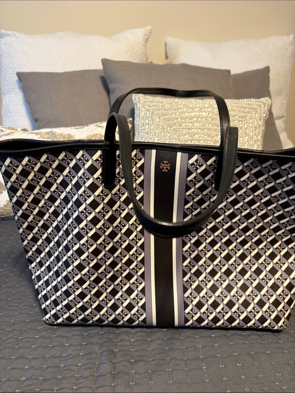 Tory Burch Black and White Logo-Print Tote - Picture 2 of 8